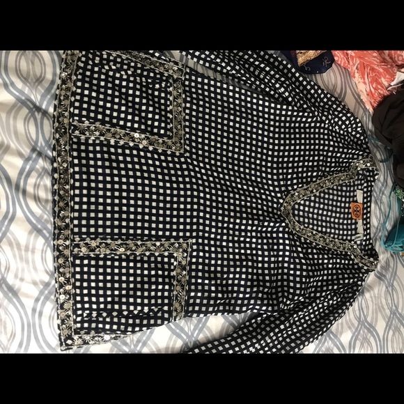 Gorgeous top - Picture 4 of 8